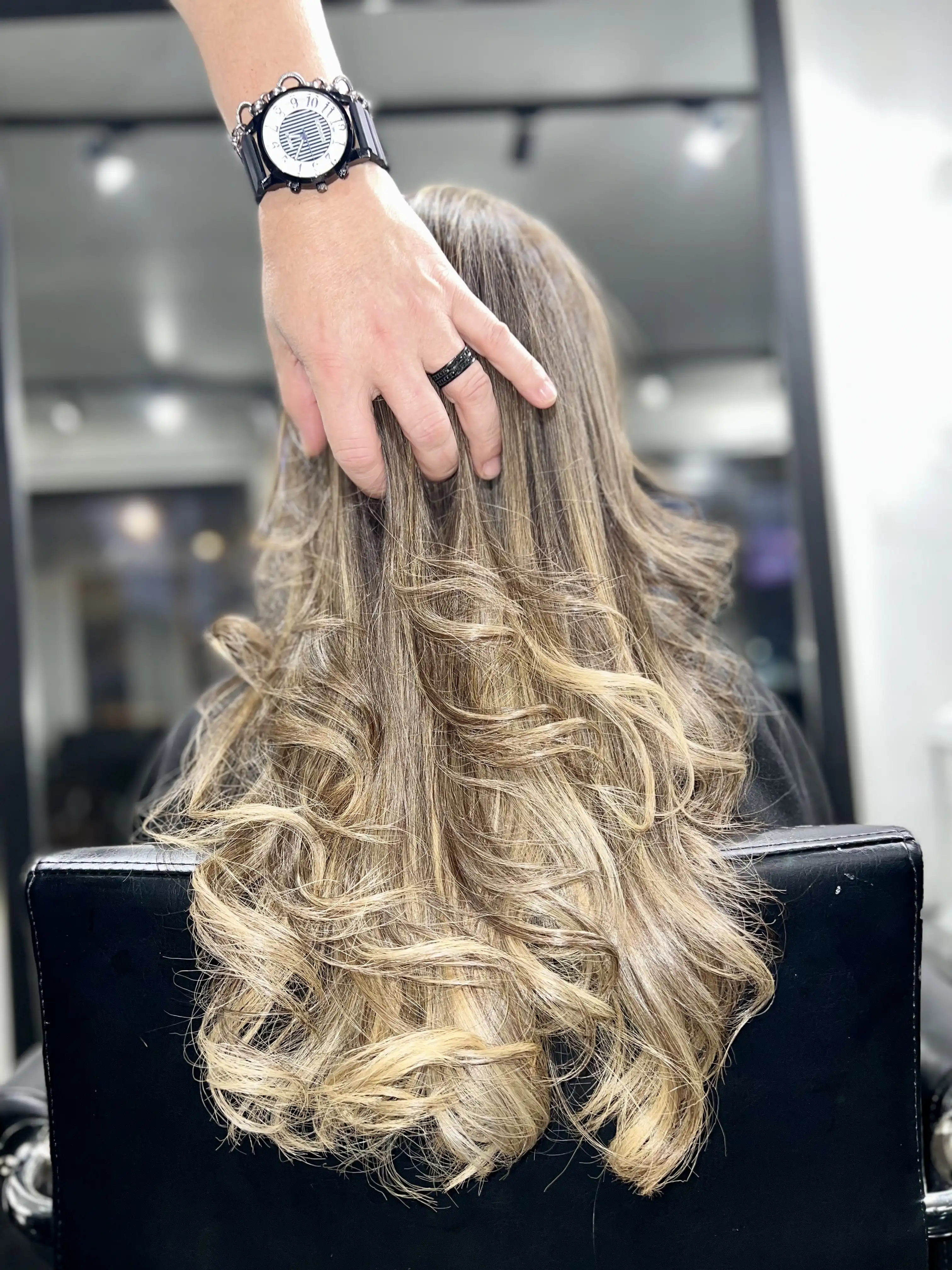 Tratamiento de color con acabado ondulado y brillante